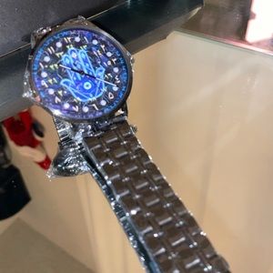 Hindu-Arabic numerals for both 12 & 24 hour watch